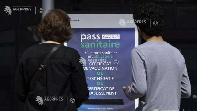 Franța extinde pașaportul sanitar la salariații care intră în contact cu publicul