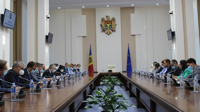 Ședință a autorităților publice, la care au participat reprezentanții misiunilor diplomatice, despre accesul în traficul rutier internațional a autoturismelor înregistrate în regiunea transnistreană 