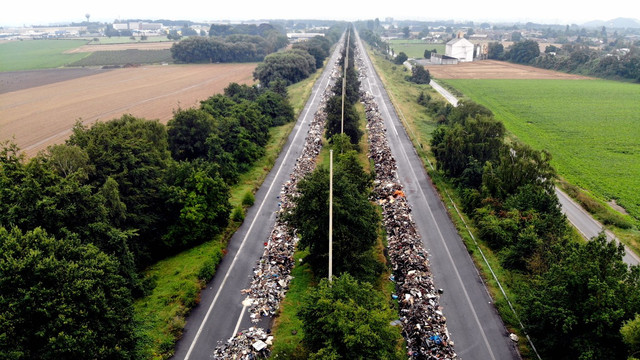VIDEO | O autostradă din Belgia transformată în groapă de gunoi după inundații
