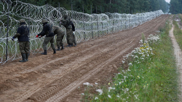 Polonia: Garda de Frontieră cere încă 1.000 de soldați la granița cu Belarusul