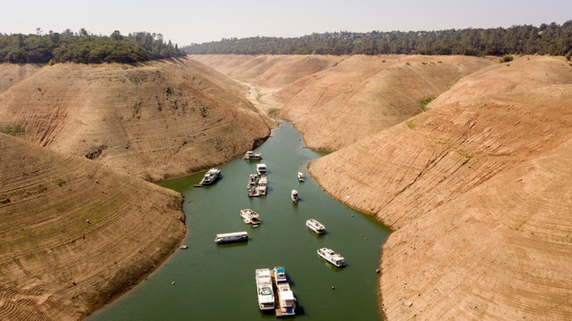 Efecte dramatice ale secetei din California. Lacul Oroville a rămas cu doar un sfert din cantitatea de apă
