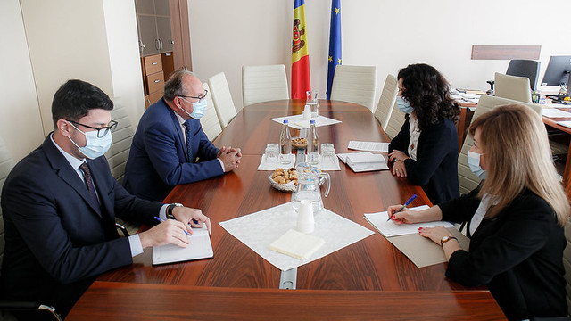 Președintele Comisiei juridice, numiri și imunități, Olesea Stamate, a avut o întrevedere cu ambasadorul României, Daniel Ioniță. Subiectele pe care s-a axat discuția 