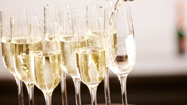 Franța va relua exporturile de șampanie către Rusia, în ciuda legii Moscovei care prevede că doar vinurile produse în Rusia pot purta eticheta de ”șampanie”