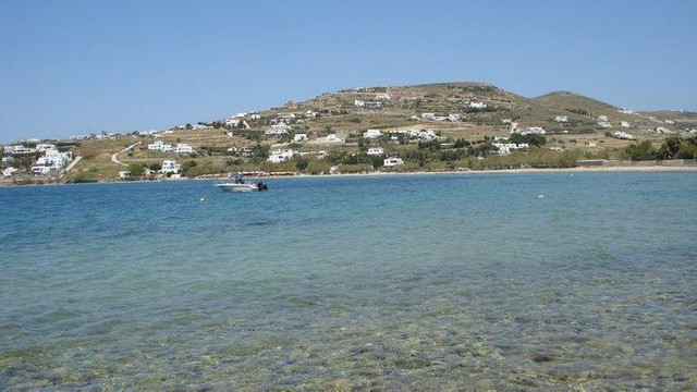 Insulele grecești, copleșite de turiști / În Paros, numărul acestora era de 10 ori mai mare decât al localnicilor