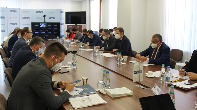 Problema circulației automobilelor înmatriculate în stânga Nistrului - discutată de reprezentanții Chișinăului și Tiraspolului 