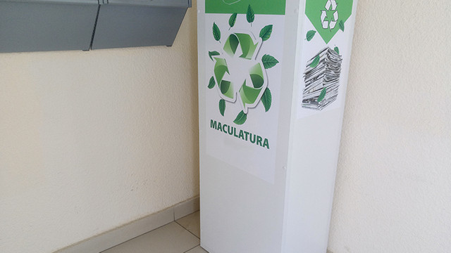 În scările blocurilor locative din Chișinău se colectează maculatură în vederea reciclării