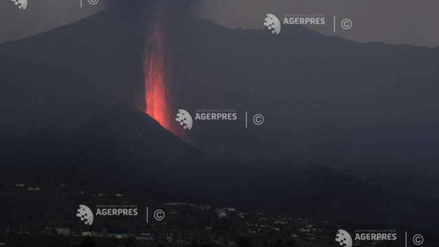 Erupție vulcanică în Canare: Populația din zona de coastă din La Palma, în izolare pe măsură ce lava se apropie de ocean