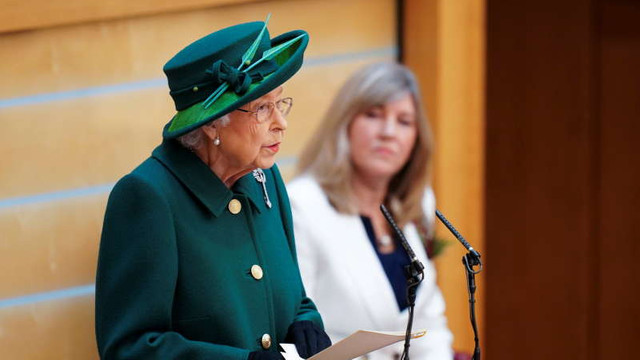 Regina Elisabeta a II-a îi îndeamnă pe deputații scoțieni să lucreze împreună în pofida dezacordurilor