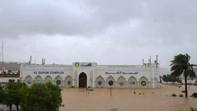 Cel puțin trei morți după ce ciclonul Shaheen a atins coasta Omanului