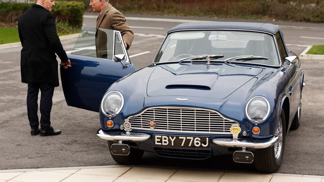 Mașina Aston Martin vintage a prințului Charles funcționează parțial pe brânză și vin
