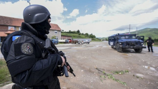 Ciocniri violente în nordul Kosovo, soldate cu rănirea de civili sârbi și polițiști kosovari