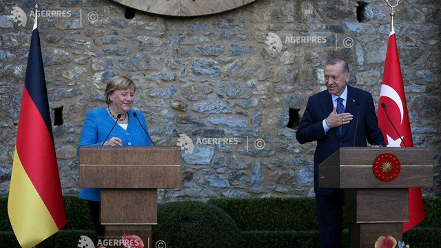 În vizită în Turcia, Angela Merkel îi mulțumește lui Erdogan pentru colaborare, fără a omite criticile