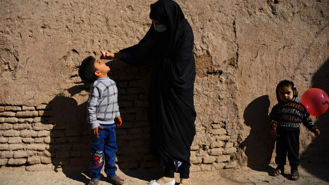 Talibanii sunt de acord cu reluarea campaniei de vaccinare împotriva poliomielitei în Afganistan