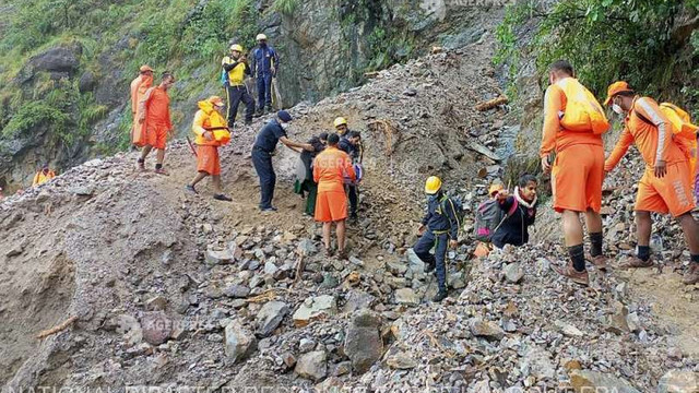 Cel puțin 116 morți în India și Nepal în urma inundațiilor și alunecărilor de teren provocate de ploile torențiale