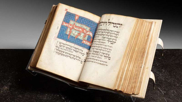 O carte de rugăciuni ebraice, veche de 700 de ani, vândută la licitație cu 8,3 milioane de dolari