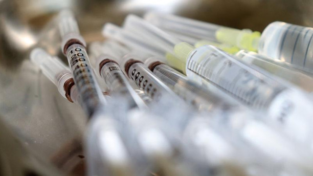 Agenția Europeană a Medicamentului: Schimbarea vaccinului la a treia doză ar putea provoca un răspuns imunitar mai puternic
