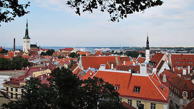 Estonia: Mii de persoane au protestat împotriva reglementărilor anti-COVID-19
