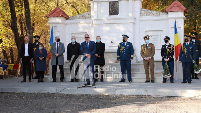 FOTO | Monumentul „Cișmeaua General Georgescu P. Ion”, reinaugurat la Chișinău. „Suntem martorii recuperării memoriei noastre istorice, recuperării unui monument important care a fost distrus de către conducerea sovietică ce a ocupat aceste teritorii”