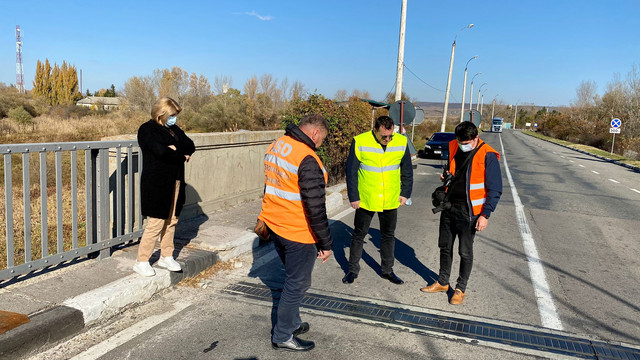 Conducerea ASD a monitorizat lucrările de reparație a podului de șosea, care traversează râul Prut, în preajma postului vamal Leușeni - Albița