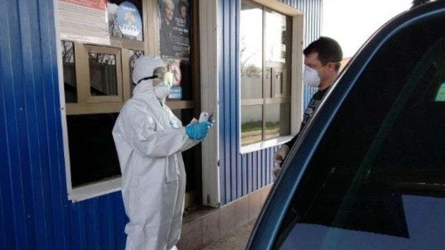 Doi cetățeni din R. Moldova, prinși la frontieră cu certificate de vaccinare false