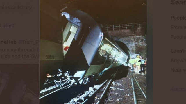 Două trenuri s-au ciocnit în Anglia. Autoritățile au declanșat alerta de „incident major”
