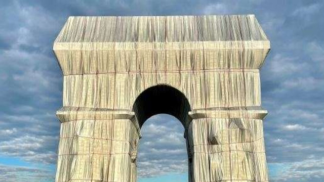 „Arcul de Triumf Împachetat”, lucrare postumă a artistului Christo, a fost vizitat de 6 milioane de persoane