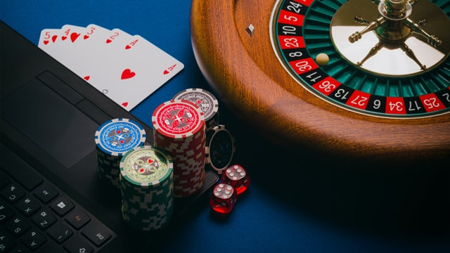 Proiectul de lege care prevede interzicerea publicității la jocurile de noroc, pariuri și loterii, avizat de Guvern