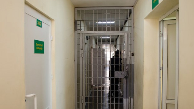 Sute de cazuri de COVID-19 în penitenciarele din Republica Moldova