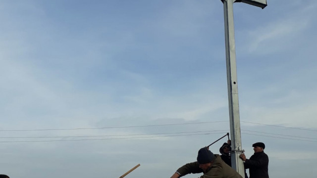 O cruce de aproape 10 metri a fost înălțată lângă cel mai înalt loc din Republica Moldova