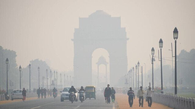 Din cauza înrăutățirii calității aerului în capitala Delhi, autoritățile cer trecerea la învățământ online timp de o săptămână