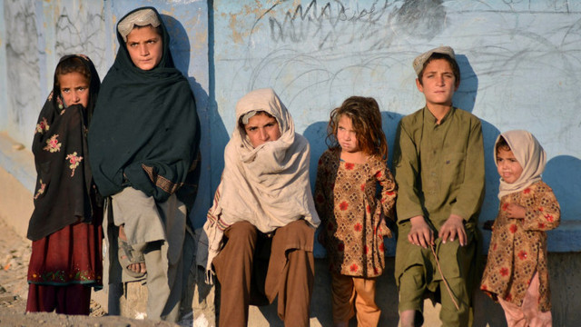 OMS spune că un milion de copii din Afganistan riscă să moară de foame și frig până la sfârșitul anului