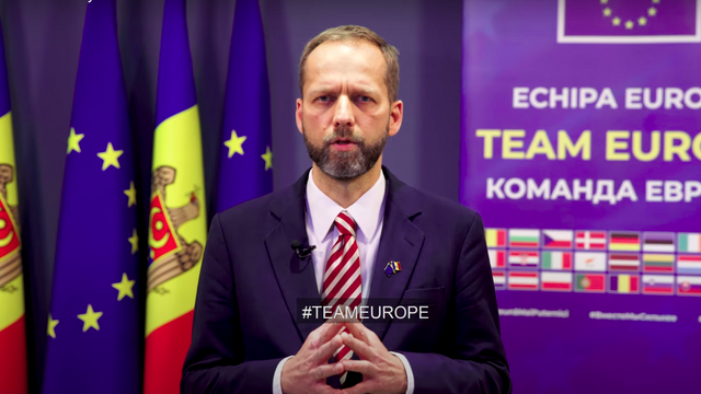 VIDEO | Șefului Delegației UE la Chișinău, Janis Mazeiks vine cu un mesaj de felicitare cu ocazia Crăciunului