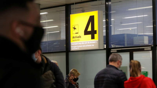 Olanda confirmă 13 infectări cu varianta Omicron în rândul celor 61 de pasageri pozitivi a două zboruri din Africa de Sud; două cazuri confirmate în Danemarca