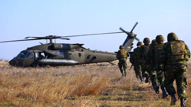 Desfășurare de forțe în spațiul aerian al României începând cu 1 decembrie: SUA trimit elicoptere de luptă la Baza Mihail Kogălniceanu pentru a proteja flancul estic al NATO