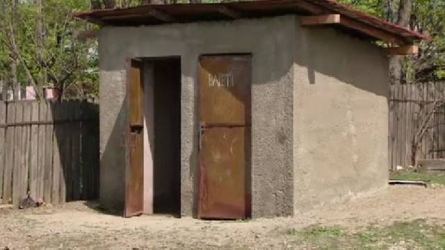 Amnesty International Moldova: 40% dintre participanții la un sondaj au spus că toaletele din școala lor sunt oribile