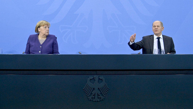 Germania anunță lockdown pentru nevaccinați. Angela Merkel și succesorul ei, Olaf Scholz, susțin vaccinarea obligatorie