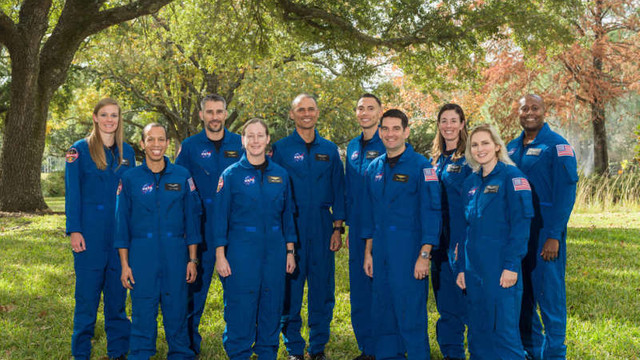 NASA recrutează patru femei și șase bărbați pentru a se antrena ca viitori astronauți