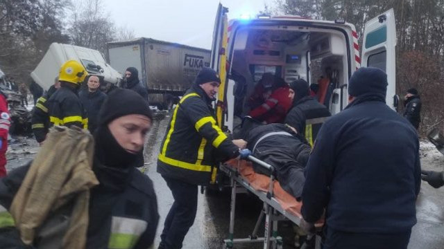 Ucraina: 13 morți și șapte răniți într-o coliziune dintre un camion și un microbuz
