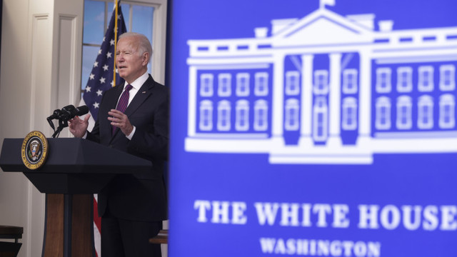 Omicron: Președintele Joe Biden îi îndeamnă pe americani să se vaccineze