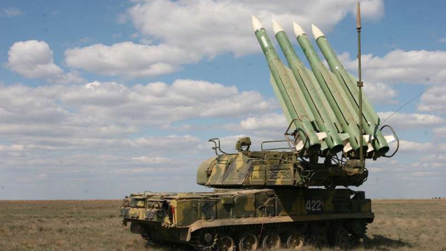 Armata rusă a transferat tancuri și sisteme de rachete ''Buk'' la frontiera cu Ucraina, chiar înainte de summitul Putin-Biden