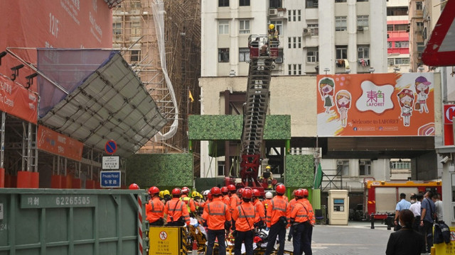 Incendiu de proporții în clădirea World Trade Center din Hong Kong. Peste 150 de oameni blocați pe acoperiș
