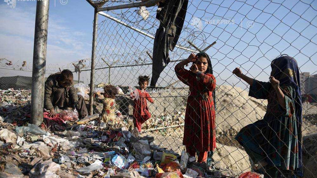 Numărul copiilor afgani care nu au suficientă mâncare este în creștere de la venirea talibanilor la putere (analiză)