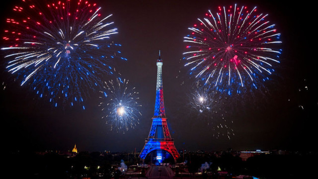 Franța interzice petrecerile în stradă și focurile de artificii de Revelion. Castex: „Al cincilea val e deja aici”
