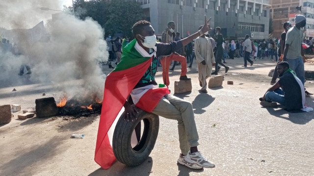 Haos pe străzile capitalei sudaneze. Protestul a sute de mii de oameni a degenerat în confruntări cu forțele de ordine
