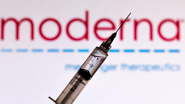 FDA a redus cu o lună intervalul până la administrarea dozei booster a vaccinului de la Moderna