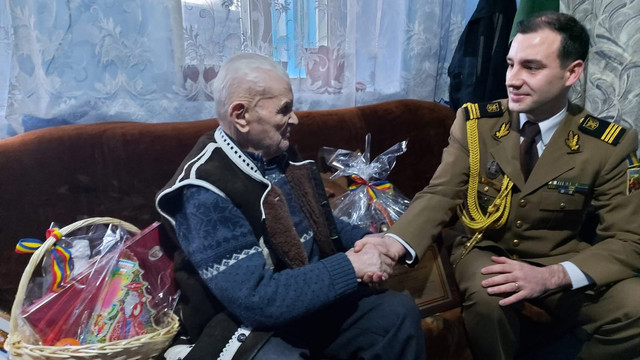Un veteran de război, omagiat de Ambasada României în R. Moldova și Biroul atașatului apărării la împlinirea vârstei de 103 ani