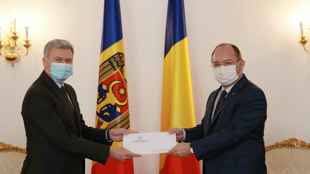 Ambasadorul R.Moldova în România a prezentat scrisorile de acreditare ministrului român al afacerilor externe Bogdan Aurescu