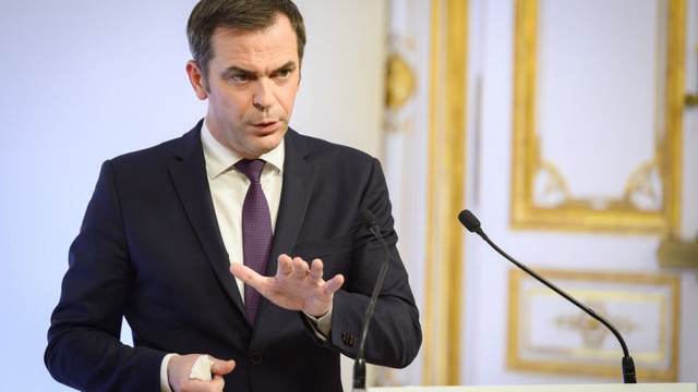 Franța introduce noi restricții din cauza Omicron. Ministrul Sănătății spune că urmează un „mega val”
