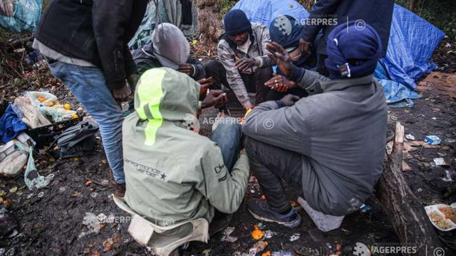 Cel puțin 18 persoane rănite în ciocniri între forțele de ordine și migranți în nordul Franței