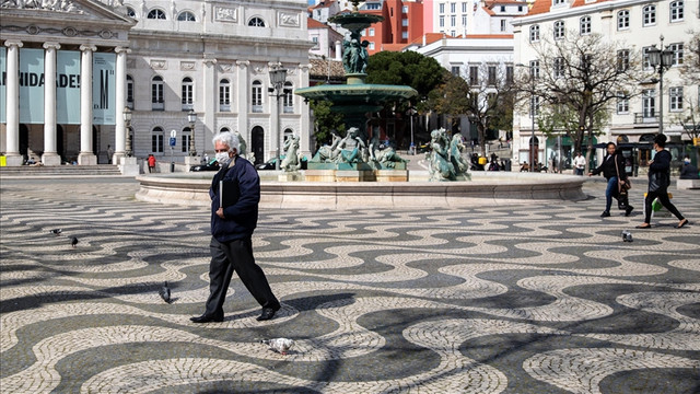 Portugalia reduce perioada de izolare pentru cazurile pozitive de COVID de la 10 la 7 zile